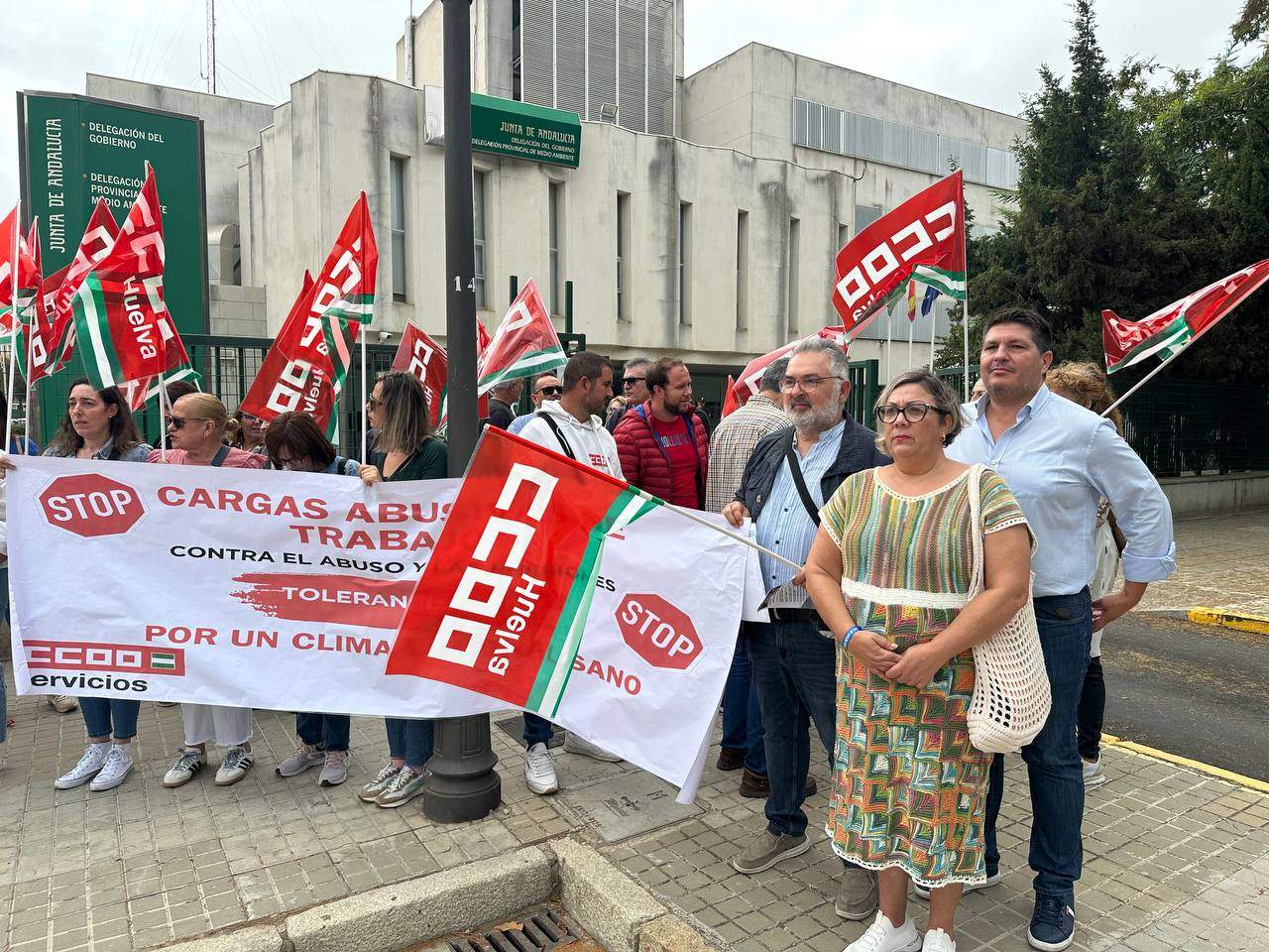 Marcos Toti y Mónica Rossi en la concentración sindical de CCOO