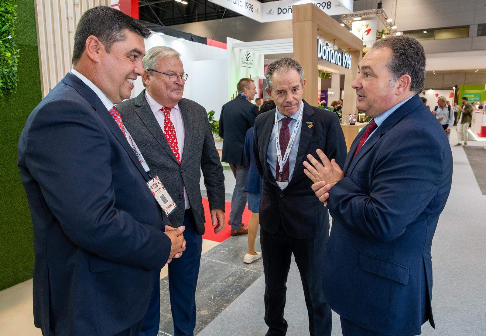 Toscano con representantes del sector en Huelva