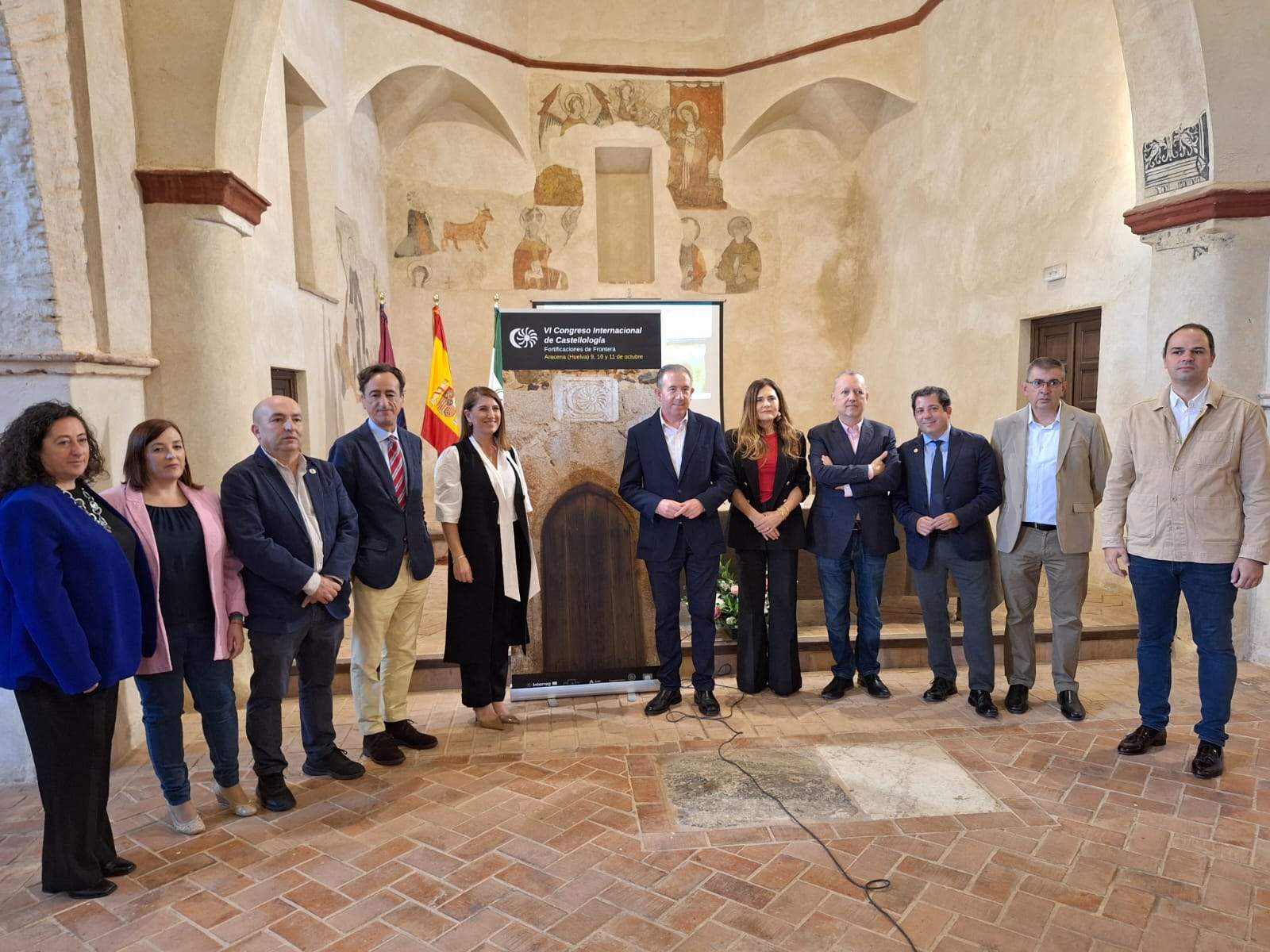 Foto de familia durante la presentación