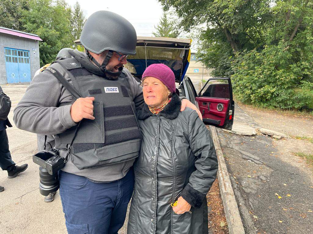 Junto a una víctima de conflicto