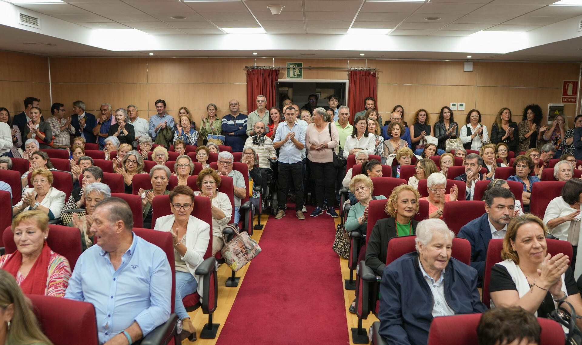 Toma posesión de Adrián Cano ante un salón de plenos abarrotado