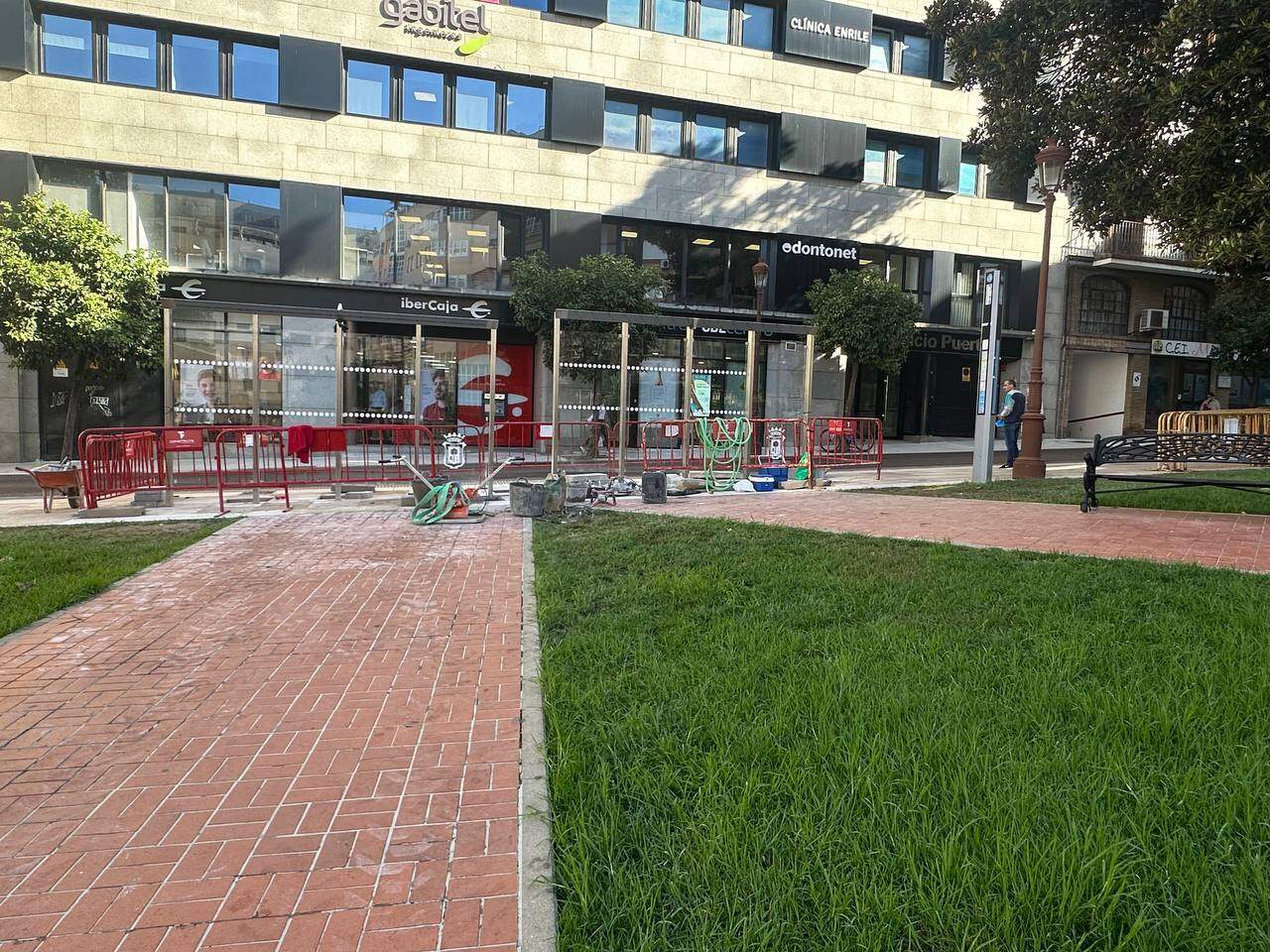 Corte de zonas de paso en la Plaza Arqueológica