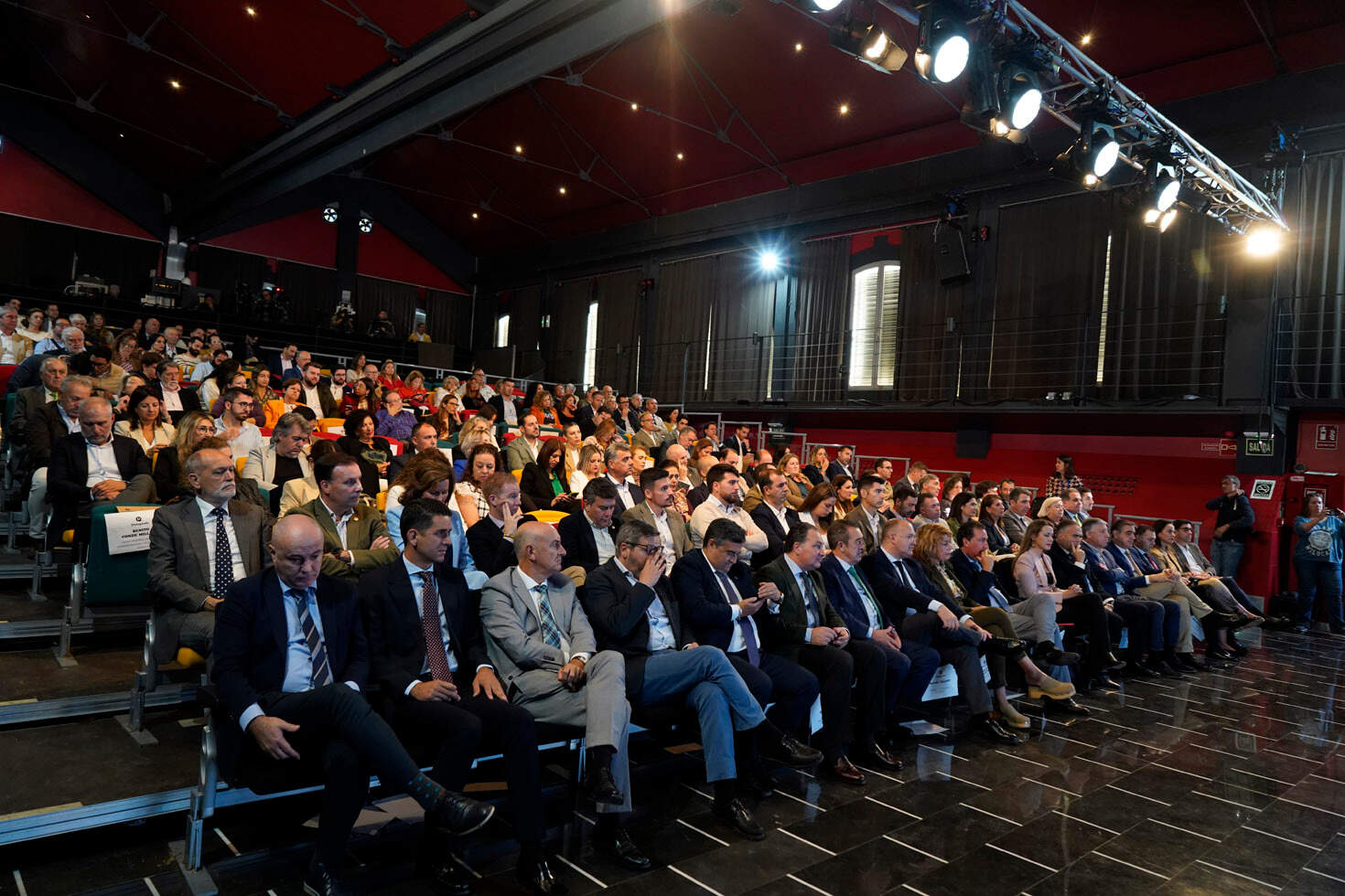 Asistentes a la conferencia de Tellado