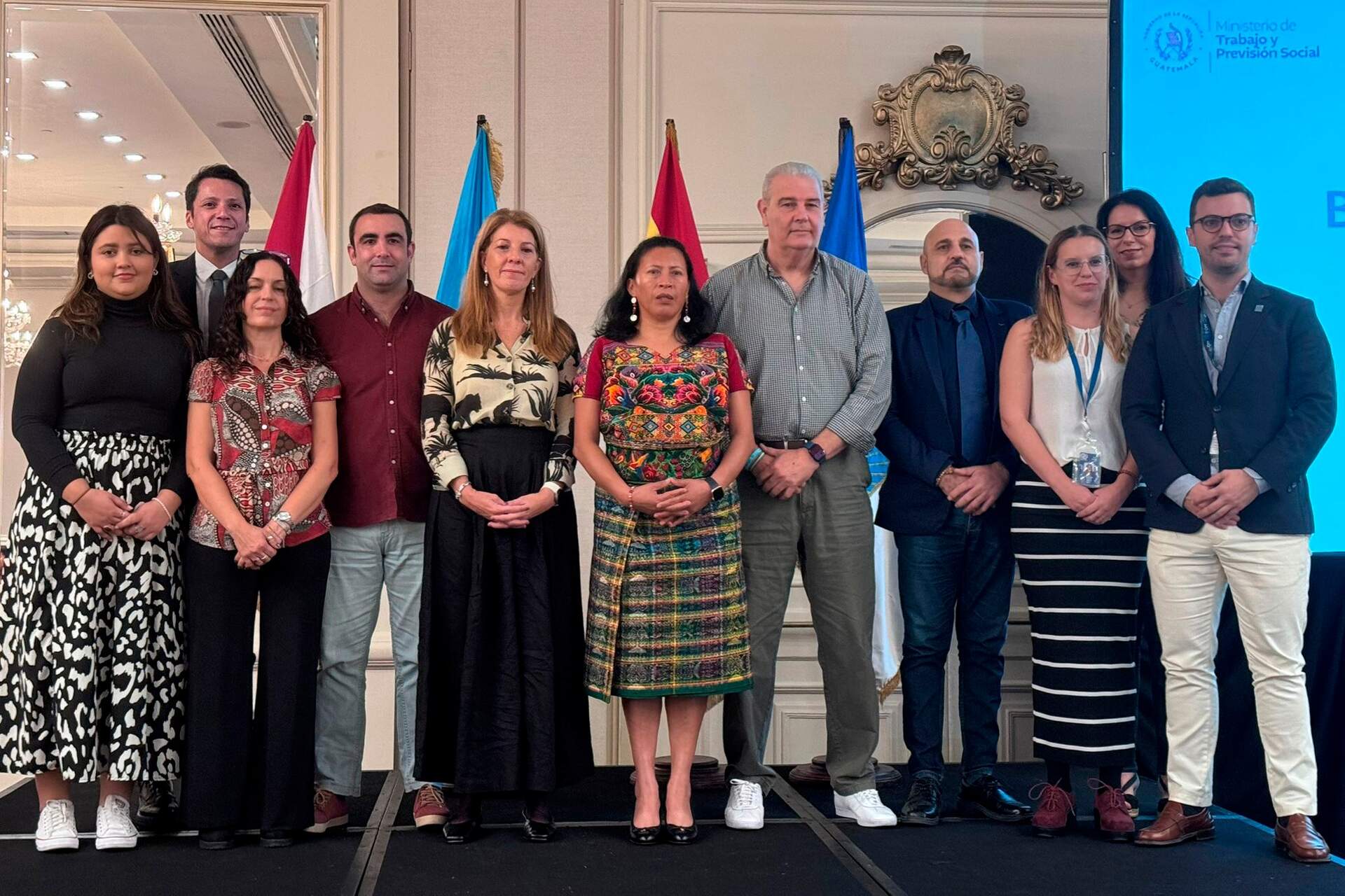 Representantes del programa GECCO junto al representantes institucionales de Guatemala