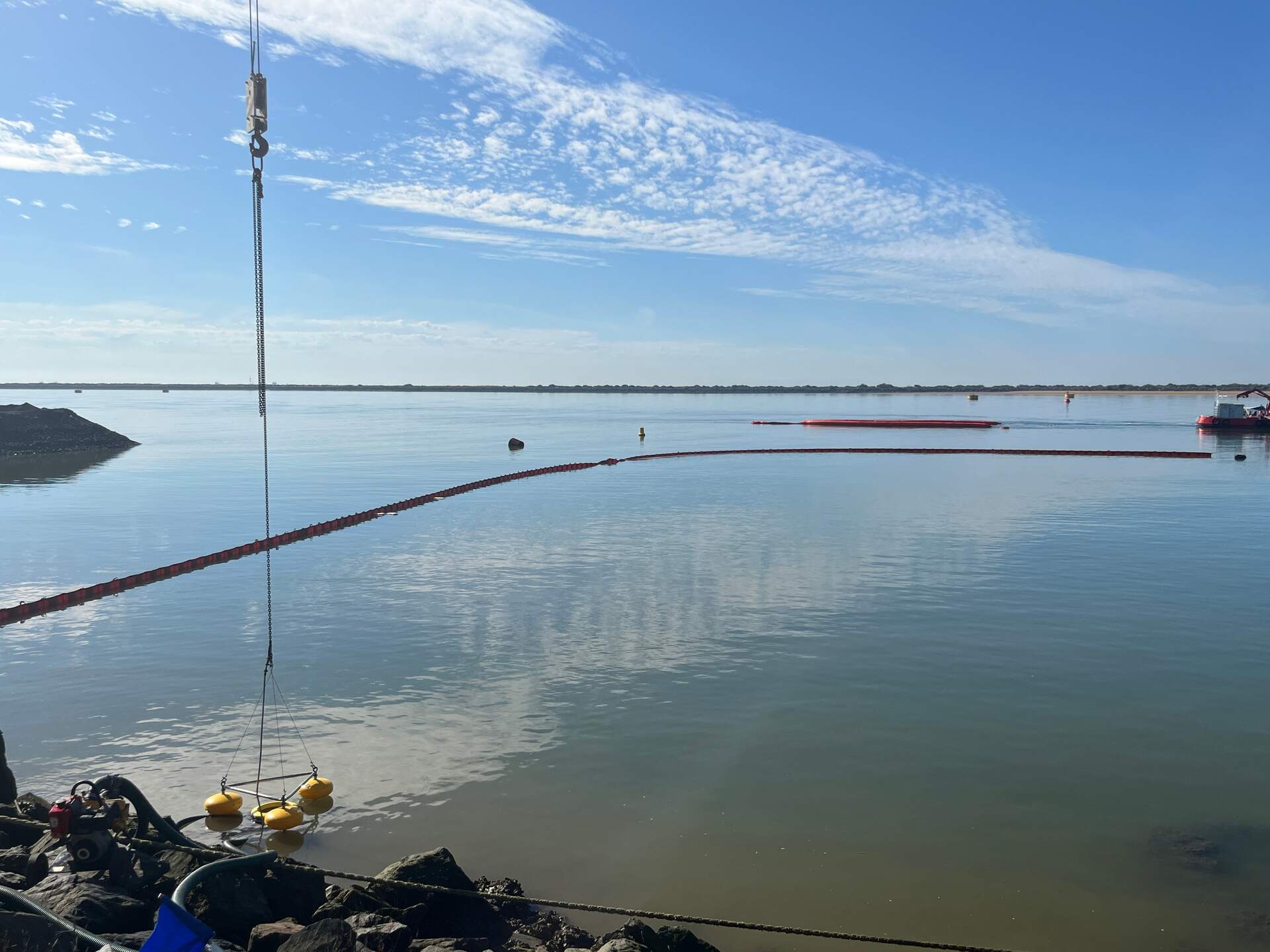 Simulacro Capitania Puerto de Huelva Decal, despliegue de medios anticontaminación