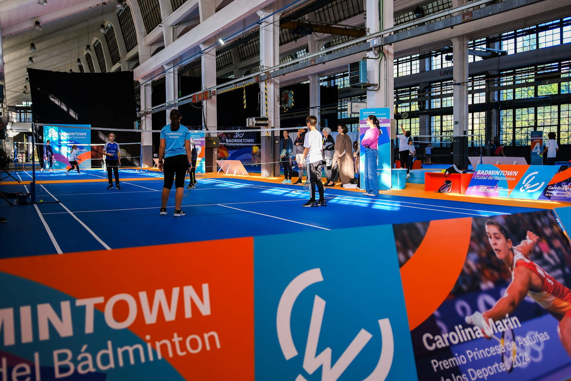 Carolina ha vuelto hoy a pisar una pista de badminton, aunque sea como invitada de honor