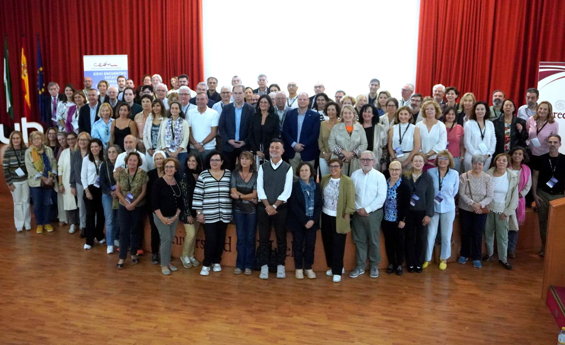 Foto de familia en la UHU