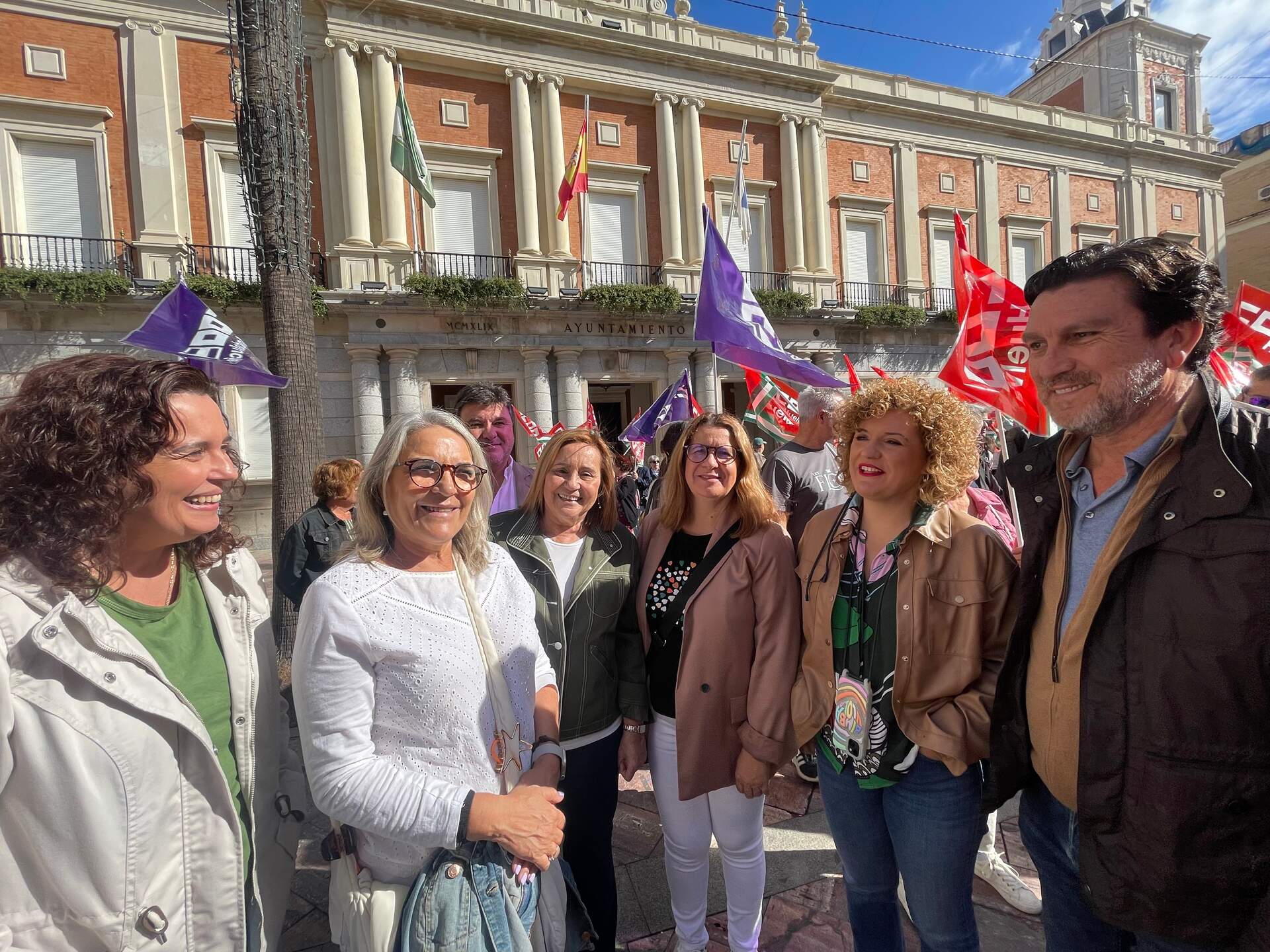 María Eugenia Limón y otros líderes del PSOE en la concentración