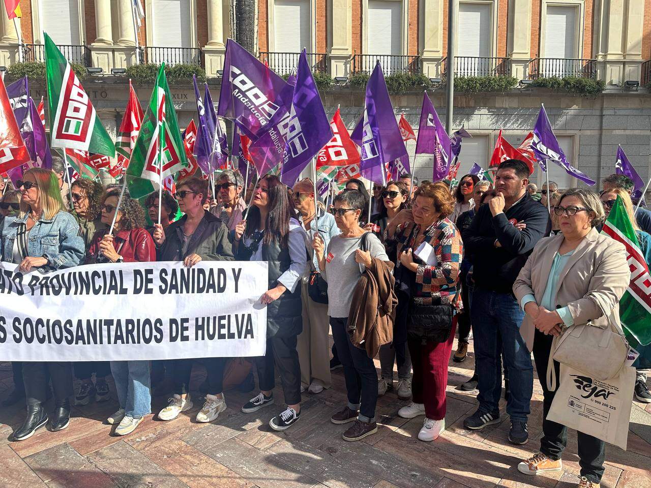 Intergrantes de Izquierda Unida en la concentración de la Ley de Dependencia