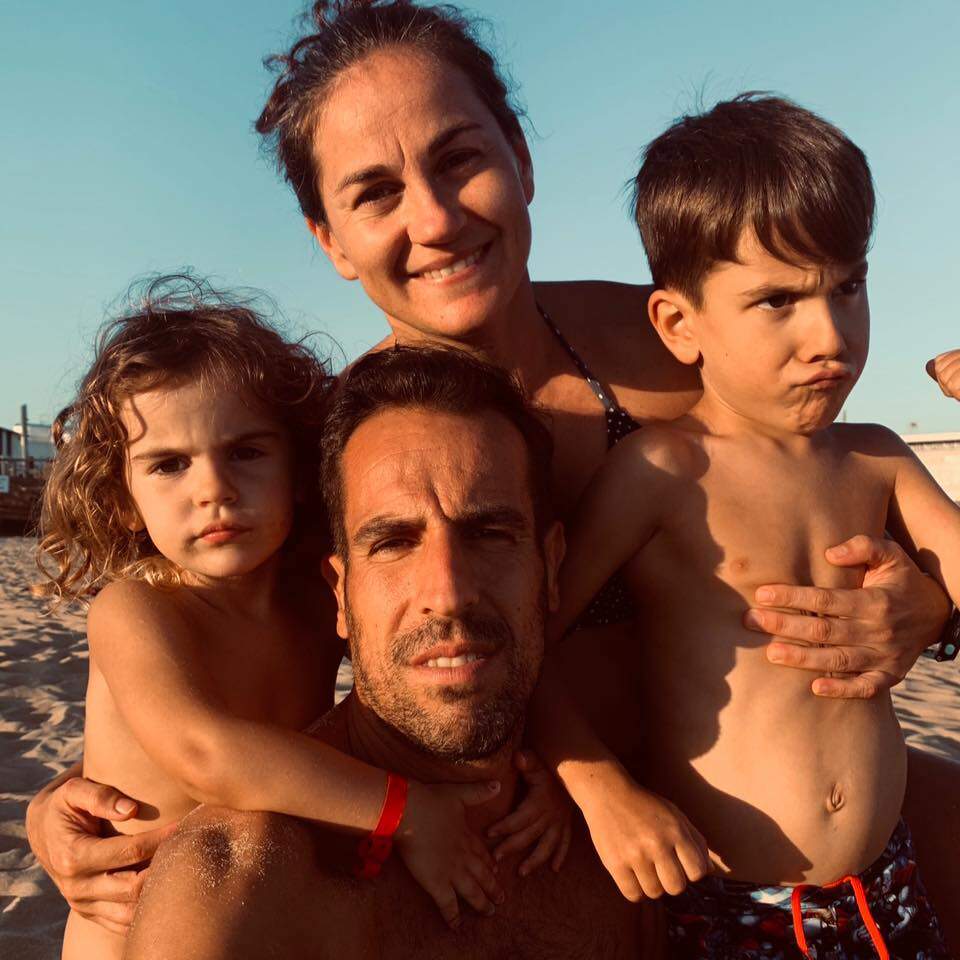 Fardando de familia con su mujer Alba y sus hijos Olmo y Martina