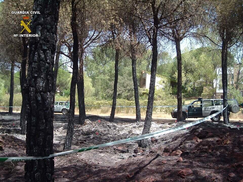 Zona acotada en Bollullos, donde las llamas estuvieron a punto de causar una tragedia en un polígono industrial