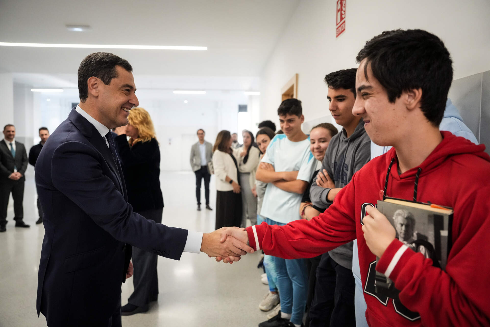 Moreno saluda al alumnado