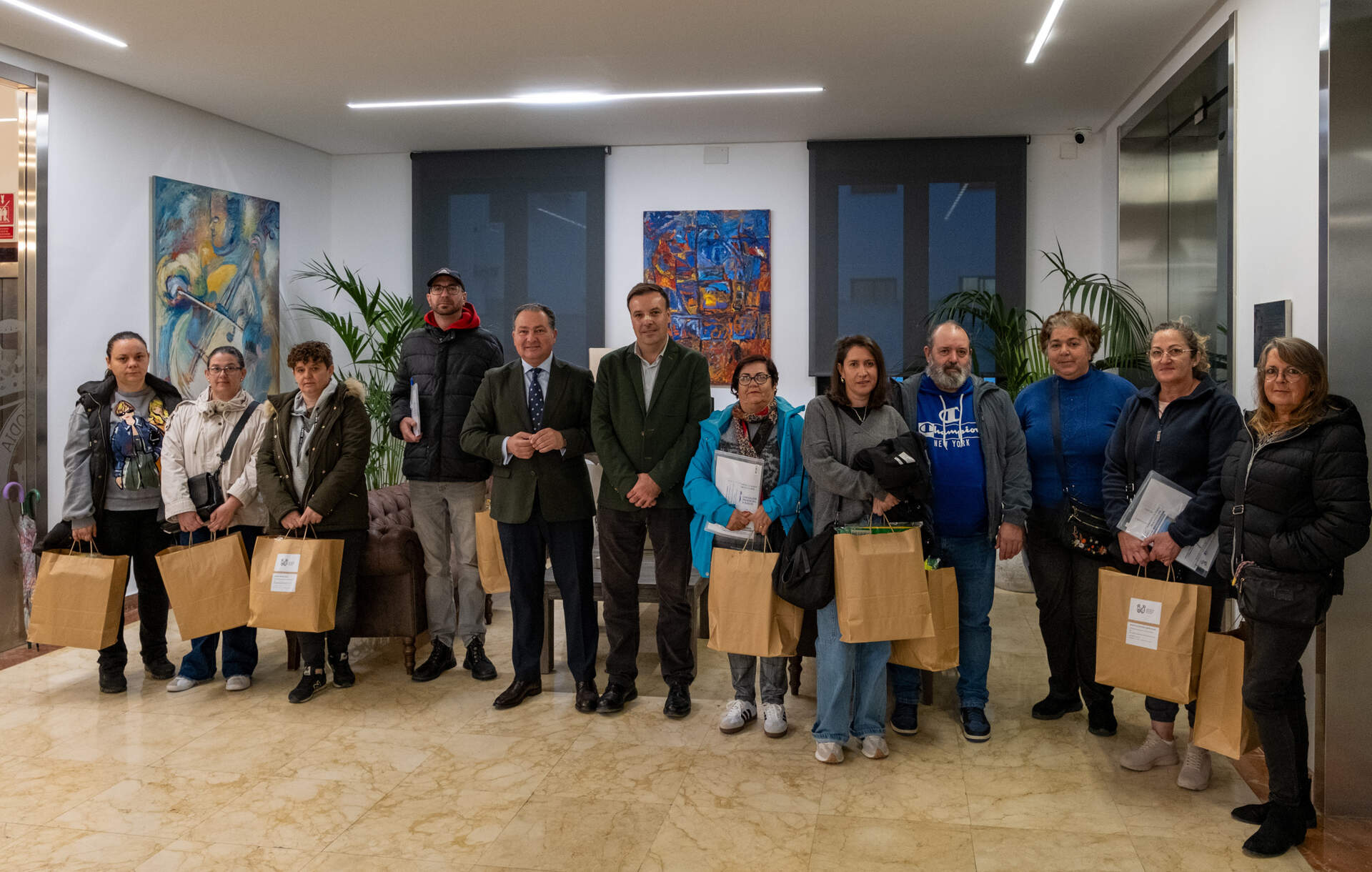 Firma contratos trabajadores PFEA de obras de Diputación