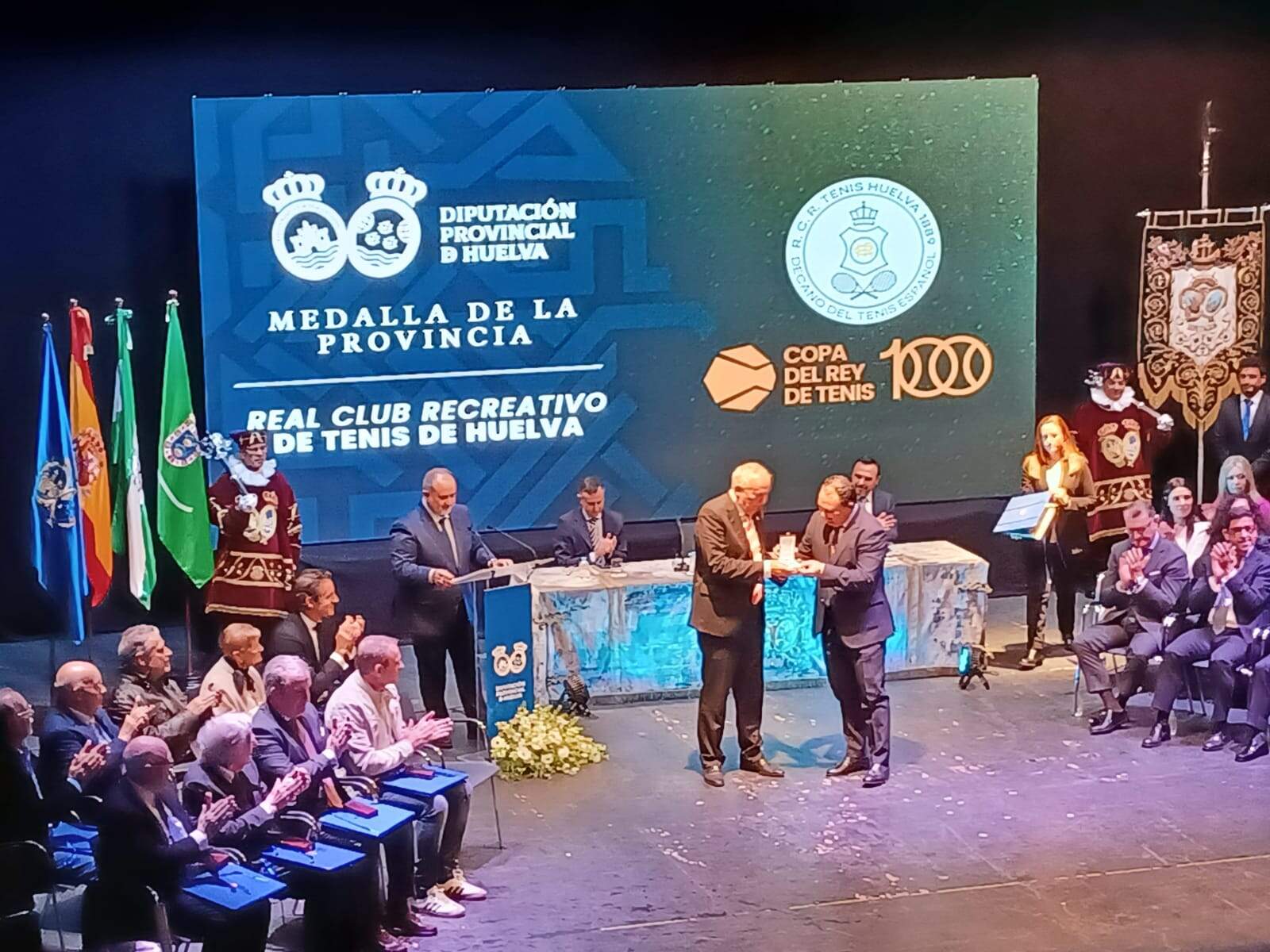 Entrega al Real Club Recreativo de Tenis