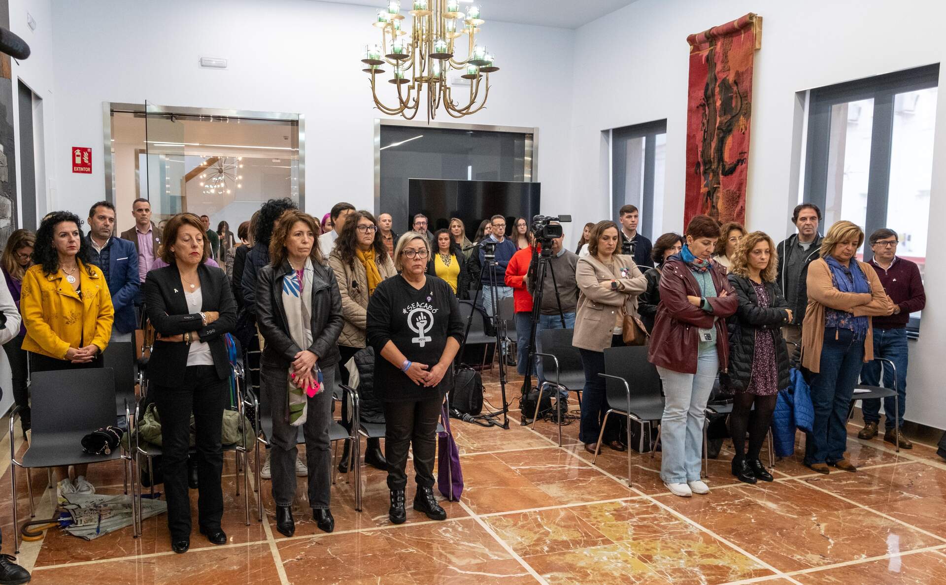 Respaldo político y ciudadano al Manifiesto leído en la Diputación