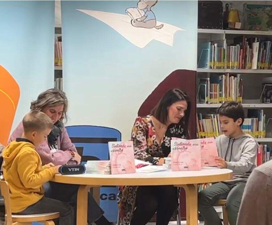 Presentación en Huelva ´Sintiendo desde el vientre´ con su amiga Laura Limón y los hijos de ambas