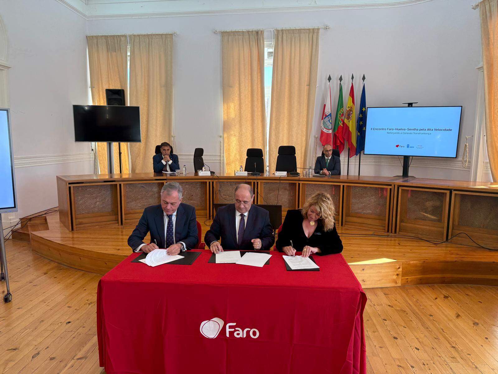 Encuentro en Faro por el AVE a Huelva-Sevilla-Faro