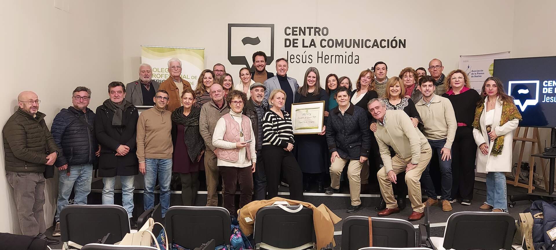 Raquel arropada por compañeros