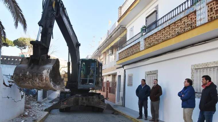 El derribo prosigue a buen ritmo.