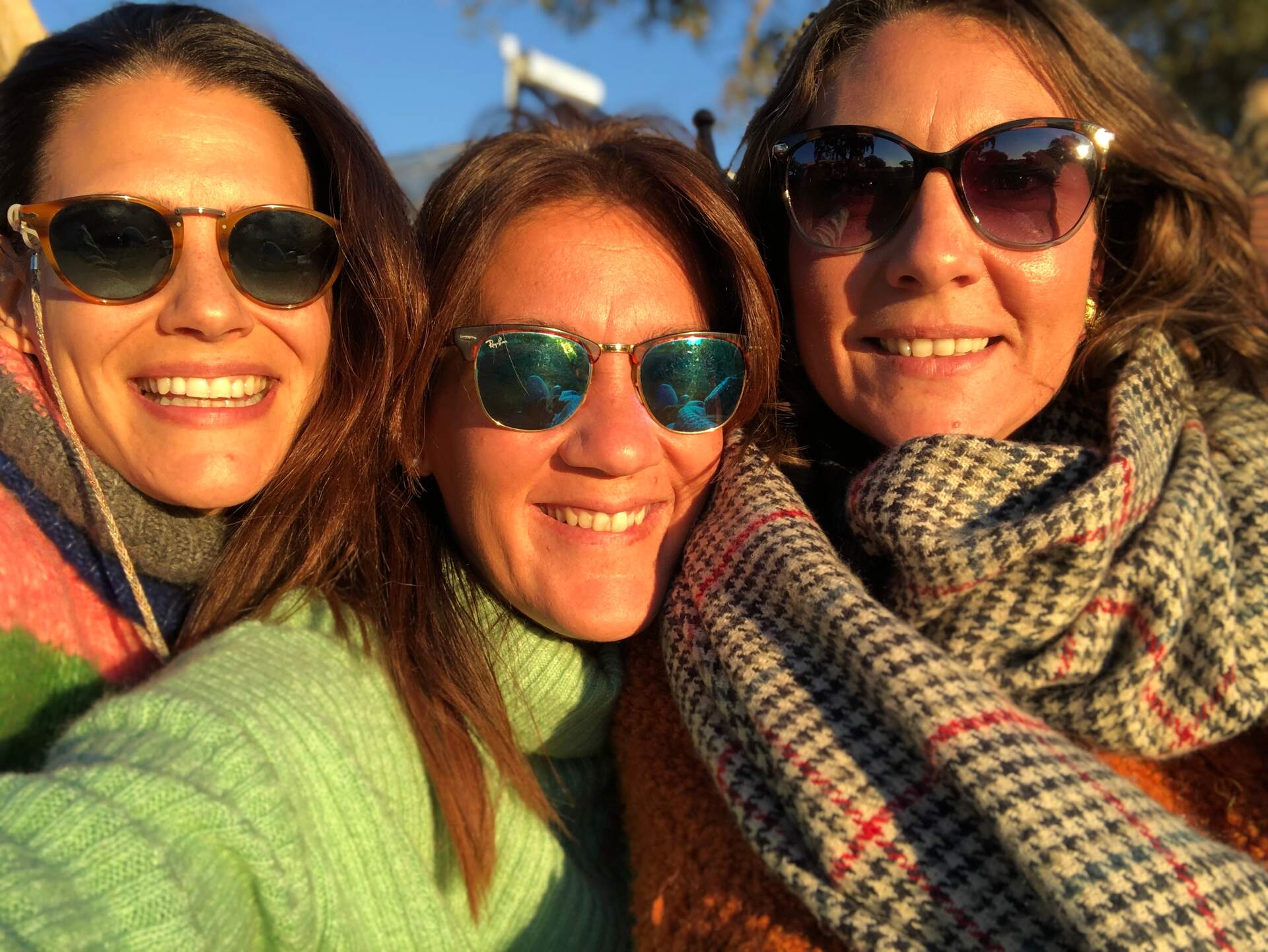 Junto a sus amigas Antonia y Reyes (mi hermana elegida)