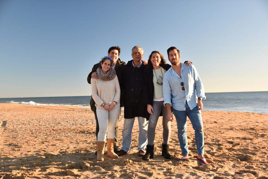 Junto a su padre Nicolás y sus hermanos Celia, Gonzalo y Nico