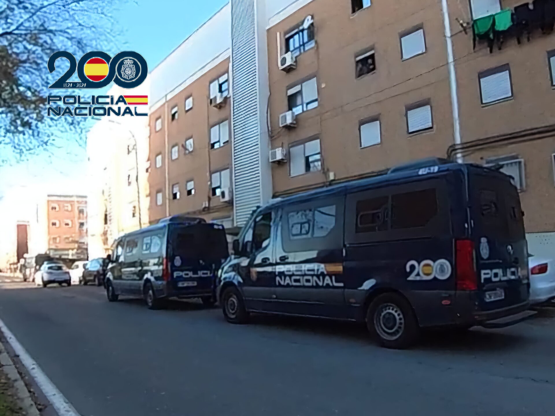 Furgonetas policiales en la zona