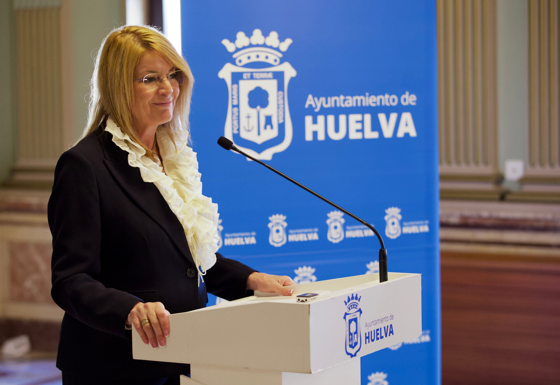 Anuncio Honores Día de Huelva por la alcaldesa