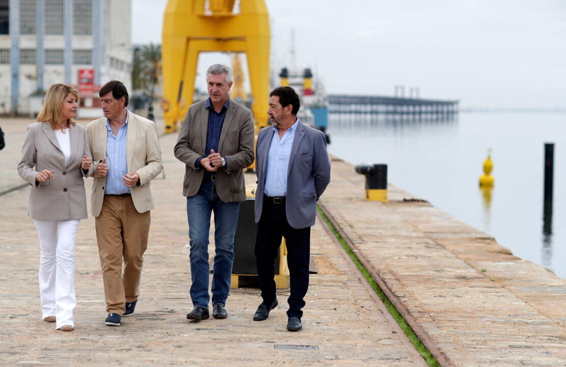 Miranda, junto a Enguita, en una visita a la Marina del Odiel