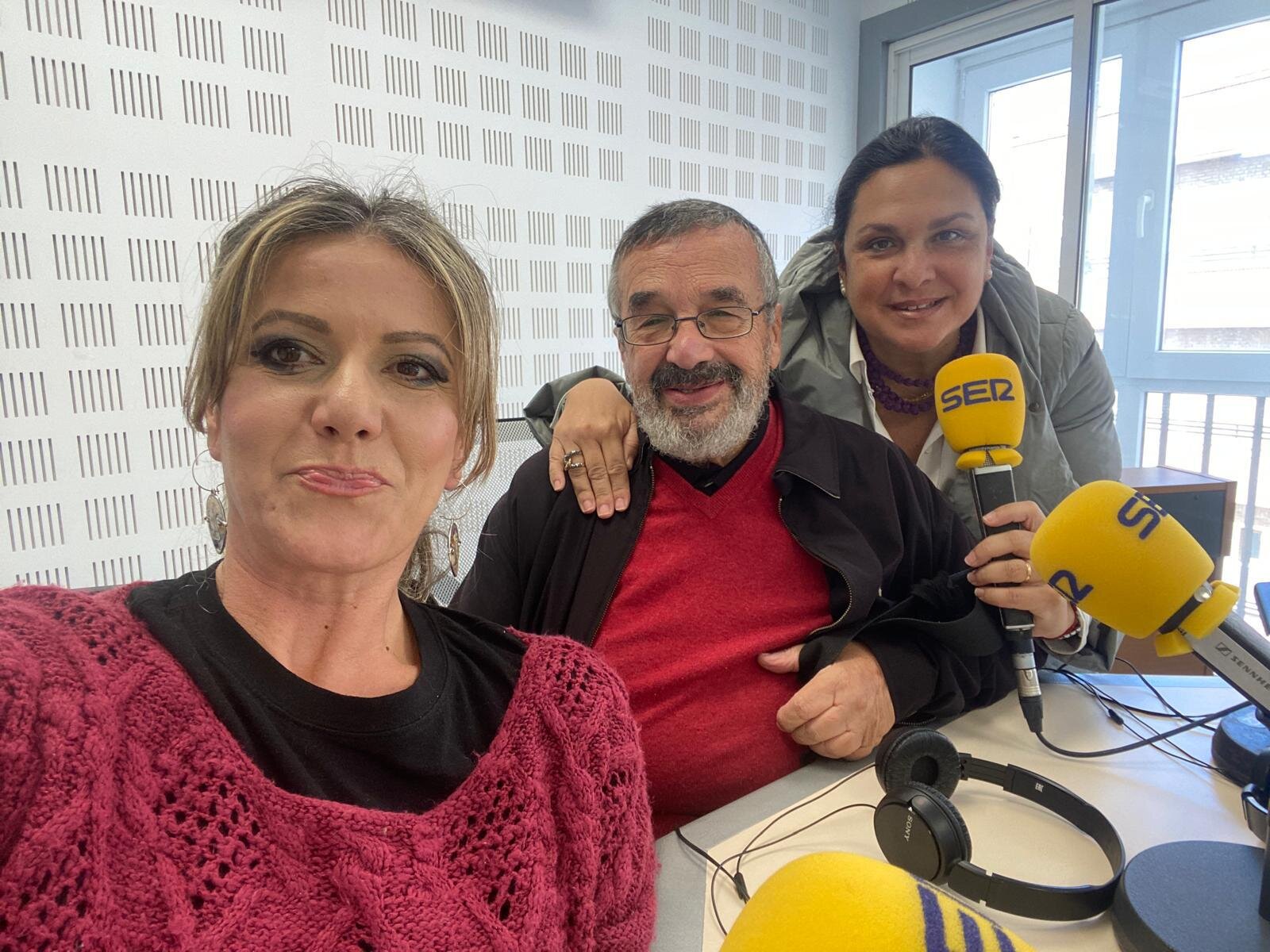 Como tertuliana en la Cadena Ser Huelva