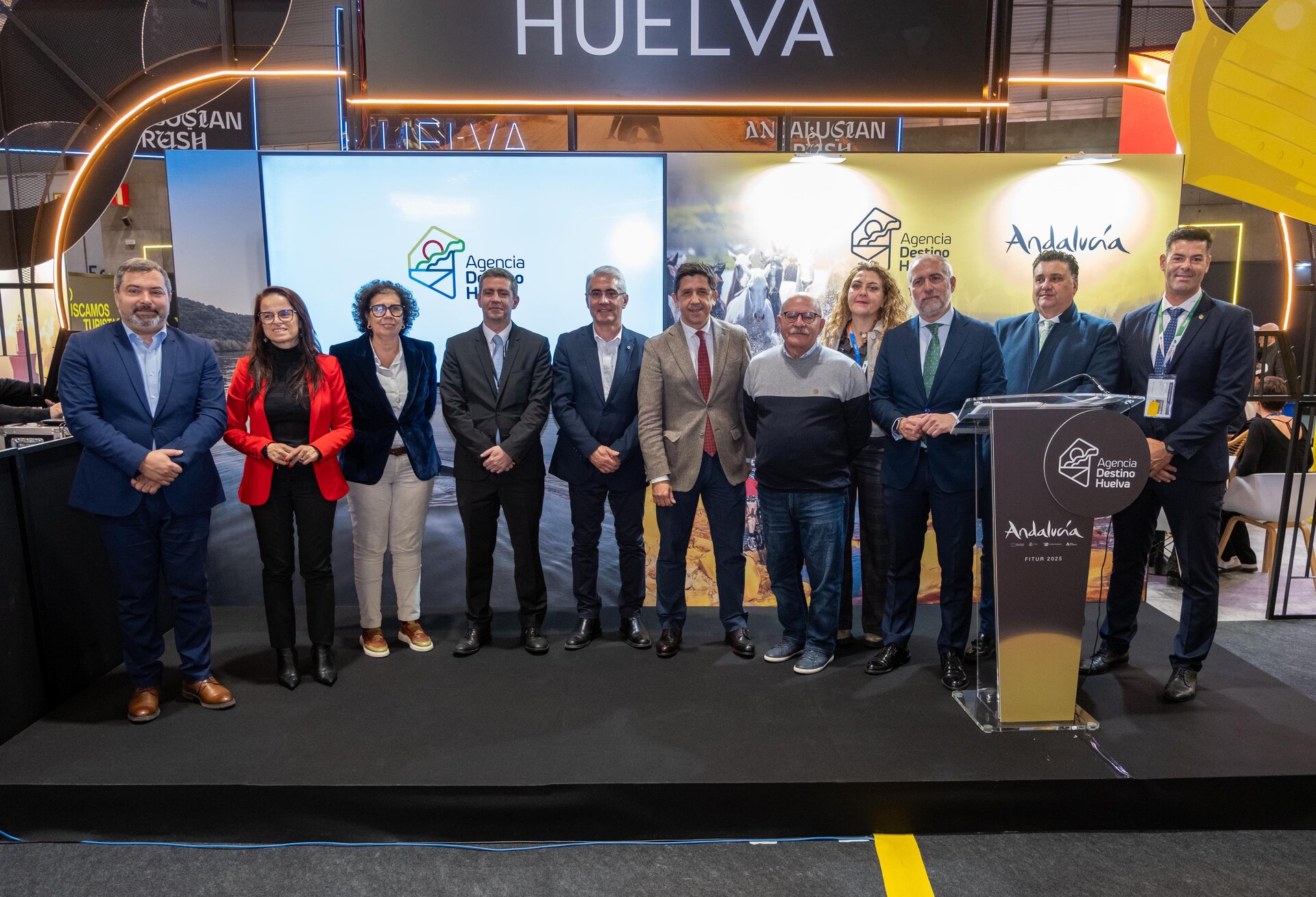 Representantes municipales de pueblos con actividad del día en Fitur