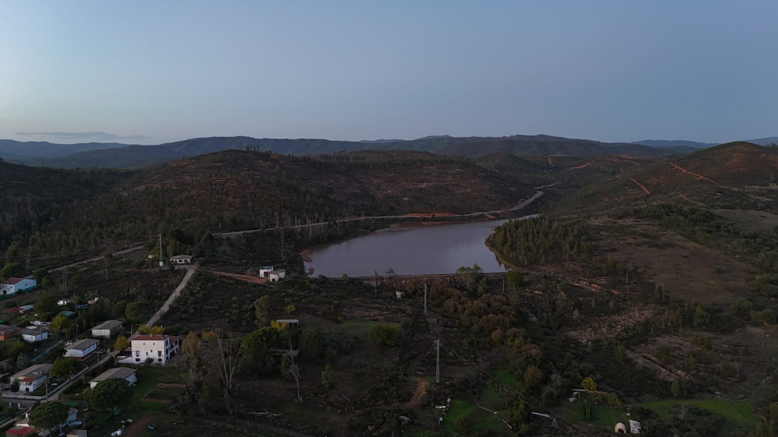 Embalse de Monte-Félix Toril, junto a la pedanía de Cueva de la Mora