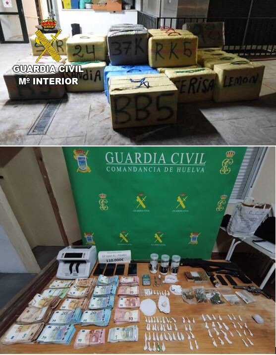 Fardos de hachís, alijo, armas y dinero incautados por la Guardia Civil