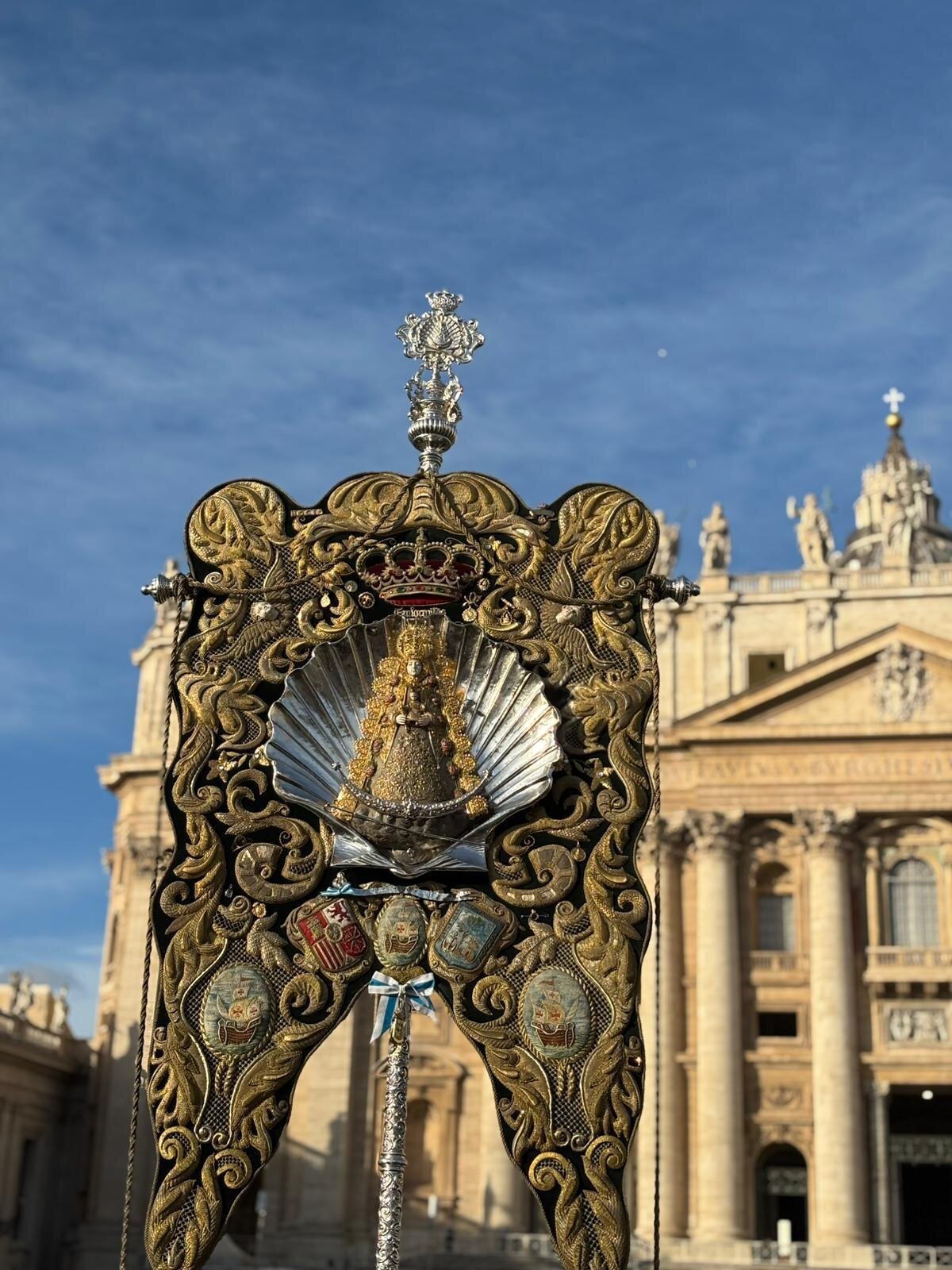 La Concha Peregrina, ante la Basílica romana
