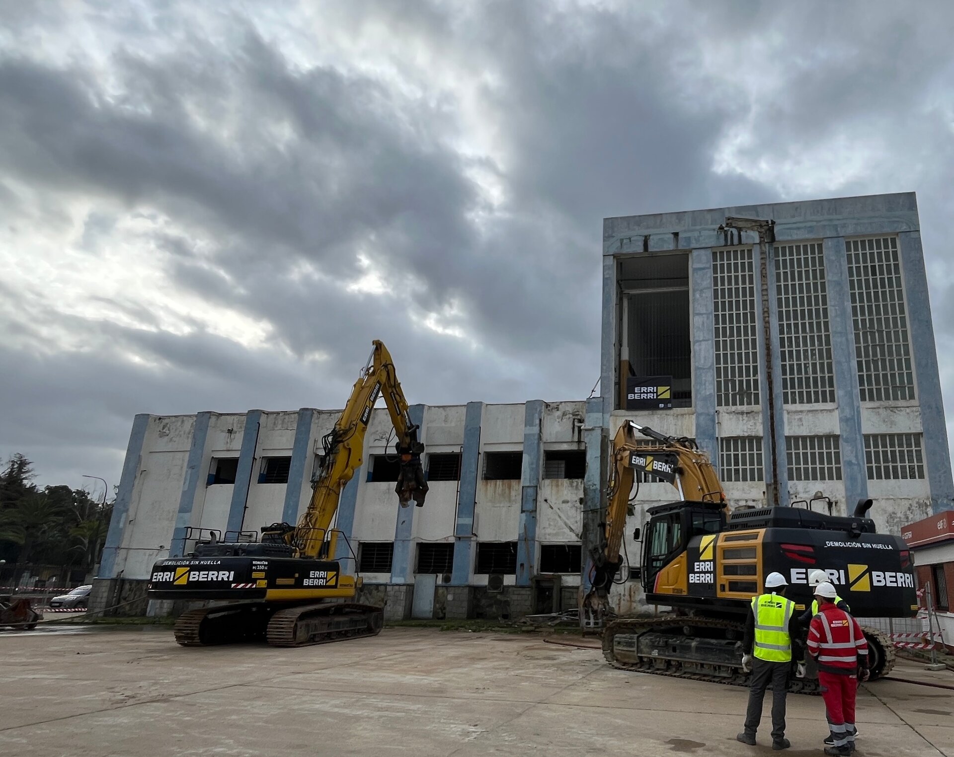 Previo a demolición edificio de Expofrisa