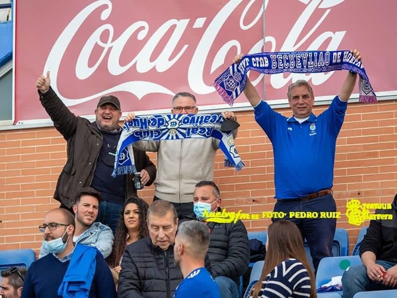 En el Colombino junto a sus amigos Guillermo Ortega y el siempre recordado José Luis Pons