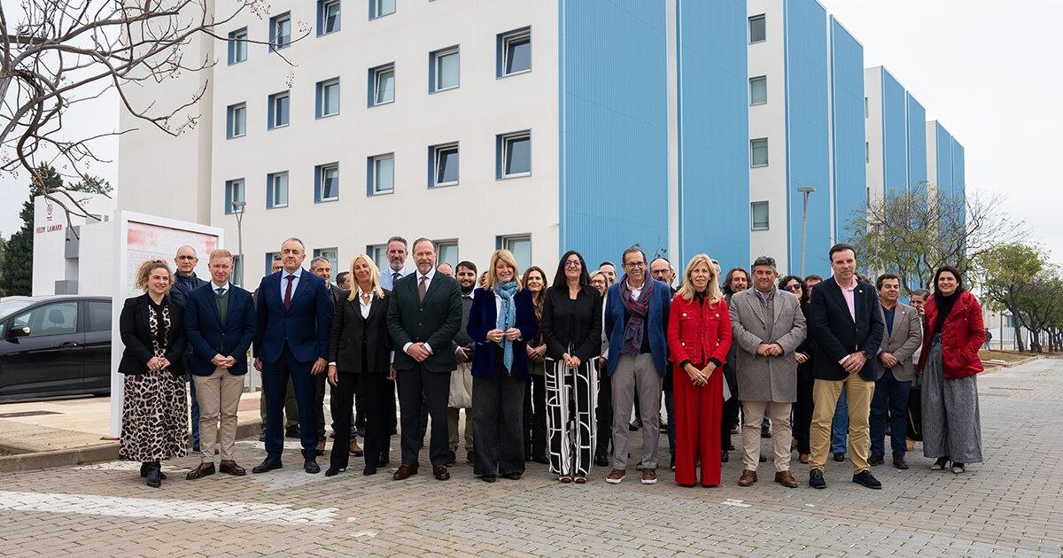 Foto de familia en el acto inaugural