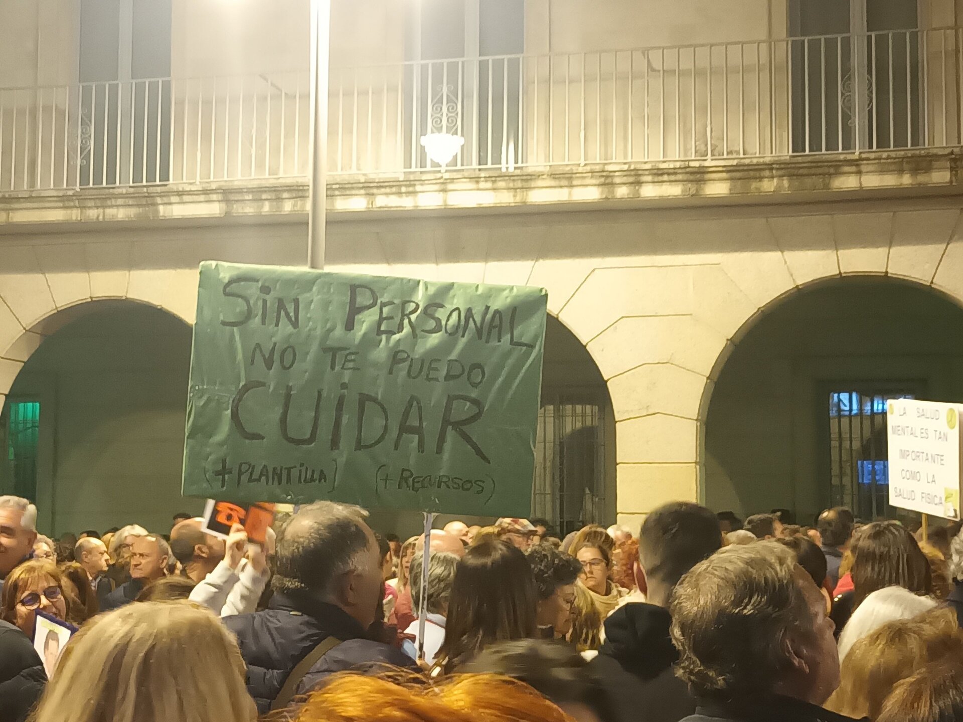 Protesta masiva ante el Servicio Andaluz de Salud
