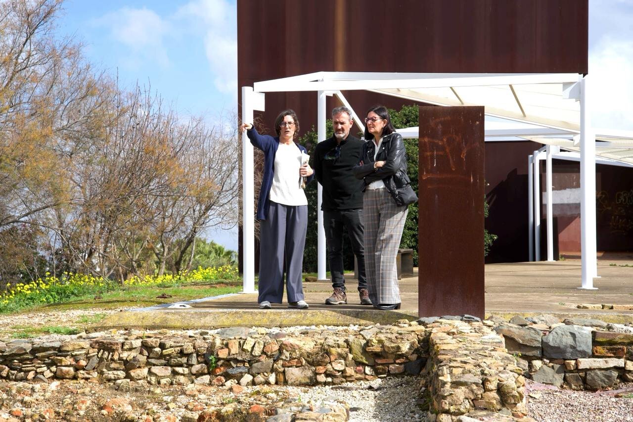 La Rectora visita la zona junto a los responsables de Platalea