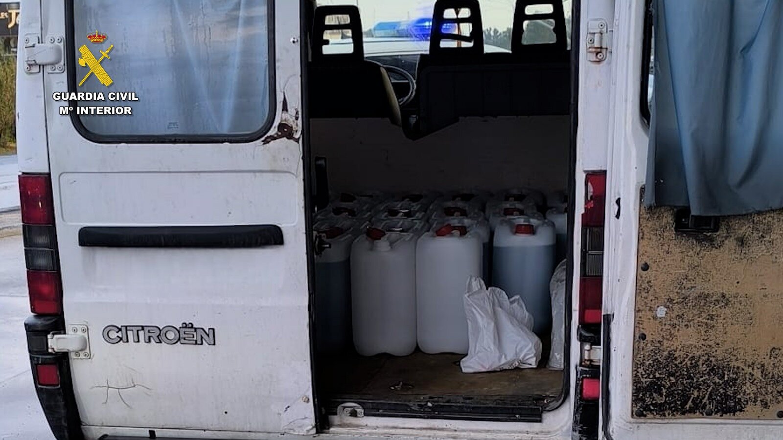 Furgoneta cargada de combustible sin justificación
