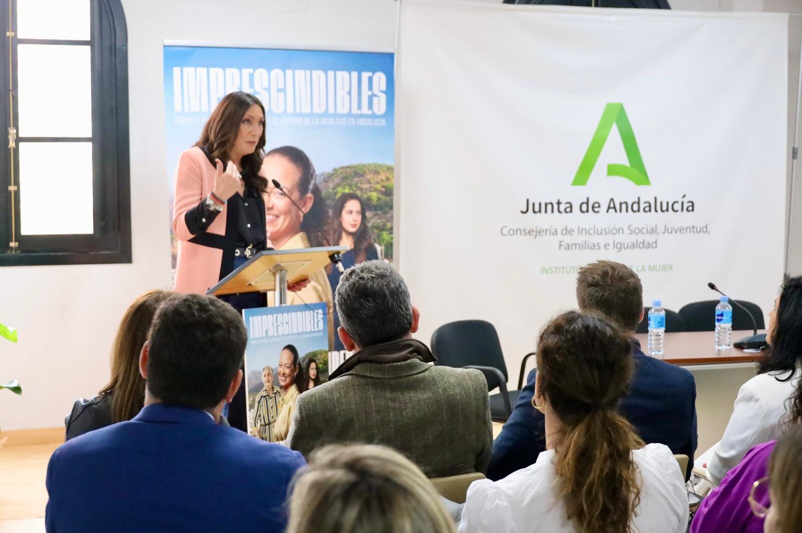 Loles López en el acto institucional por el 8M en Huelva
