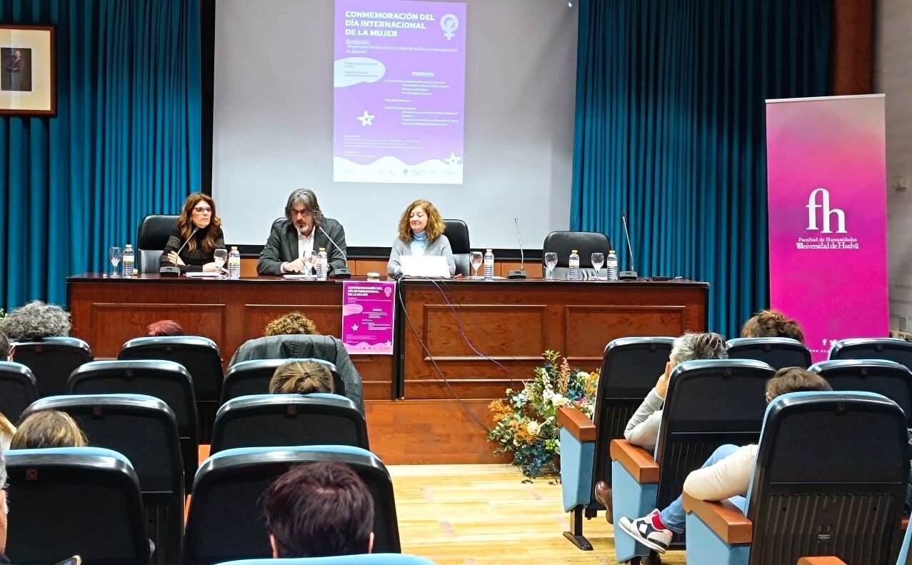 Mesa redonda celebrada en la UHU