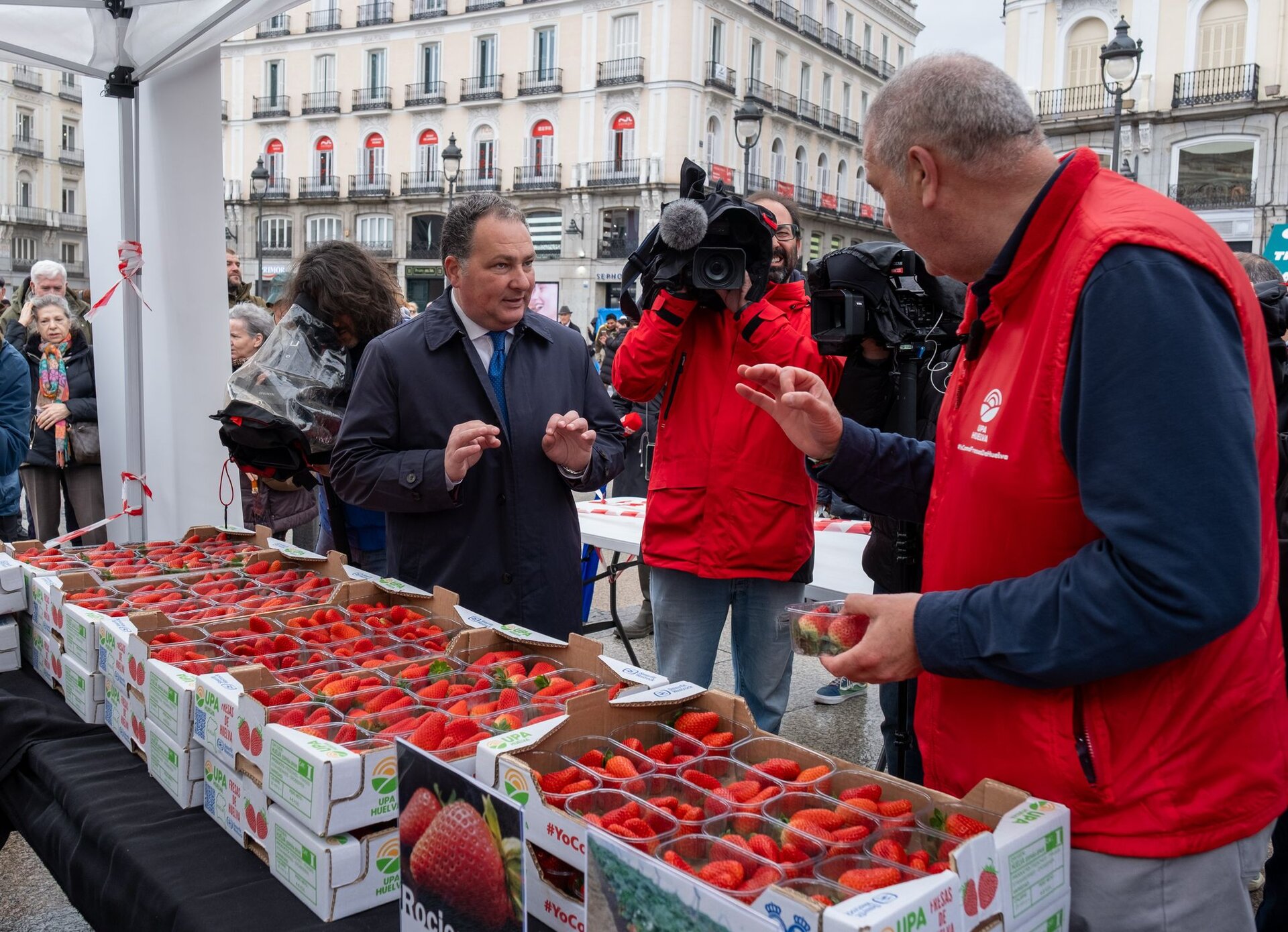 Reparto en Madrid junto a la presidencia de la Diputación