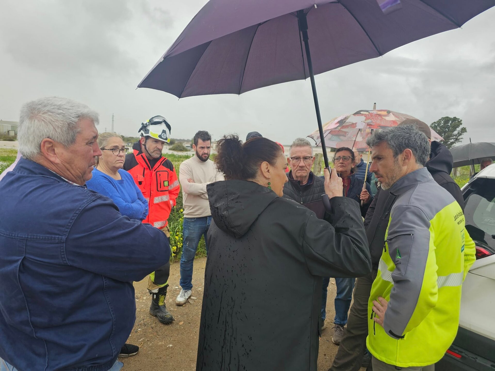 Martín, técnicos municipales junto a los vecinos