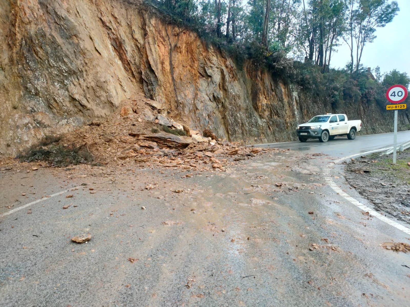 Desprendimientos en una carretera de Aracena