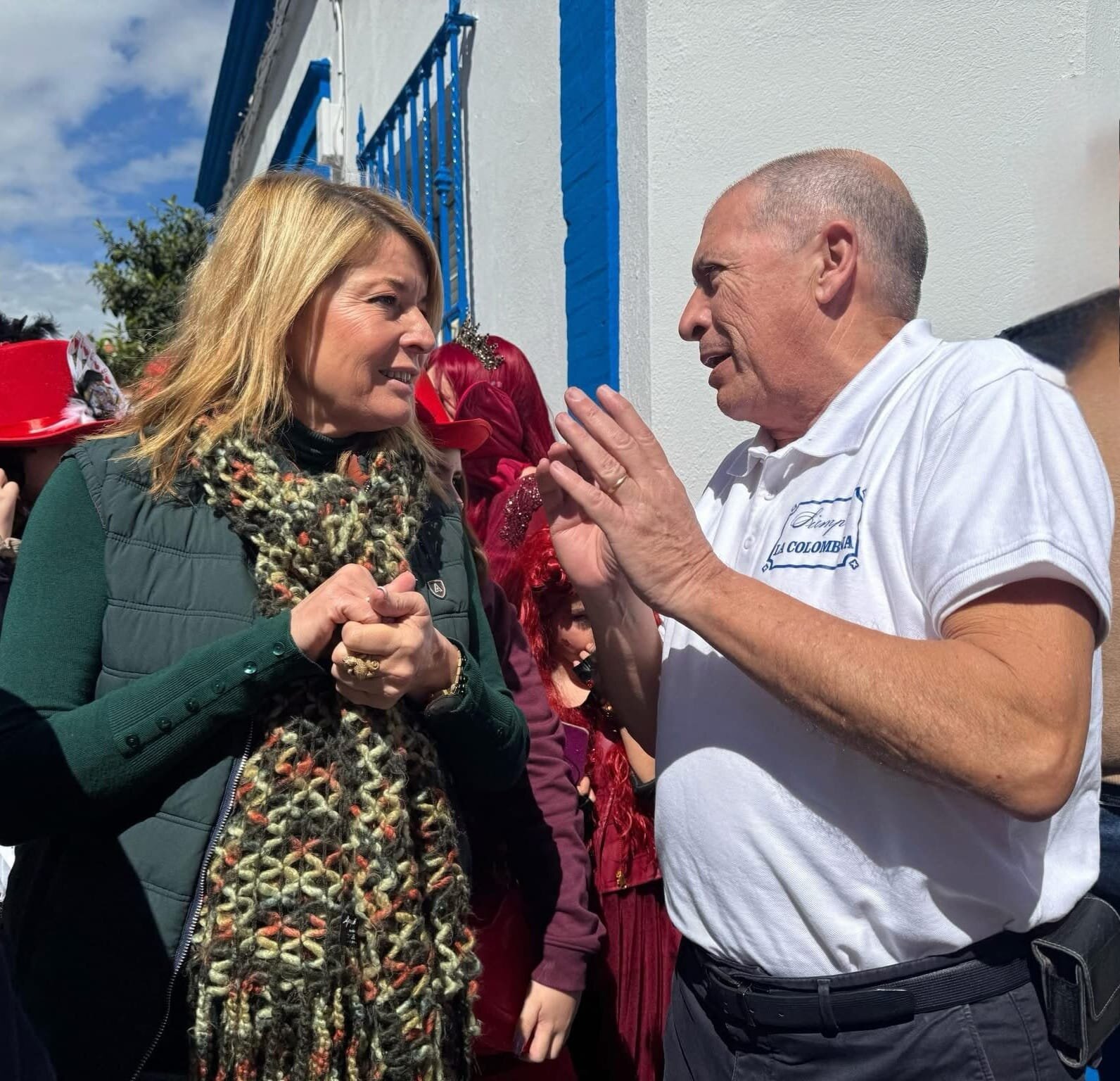 La alcaldesa, Pilar Miranda, con el predudente de la Peña