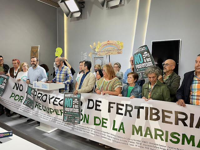 Encuentro de colectivos sociales contrarios al proyecto de Fertiberia
