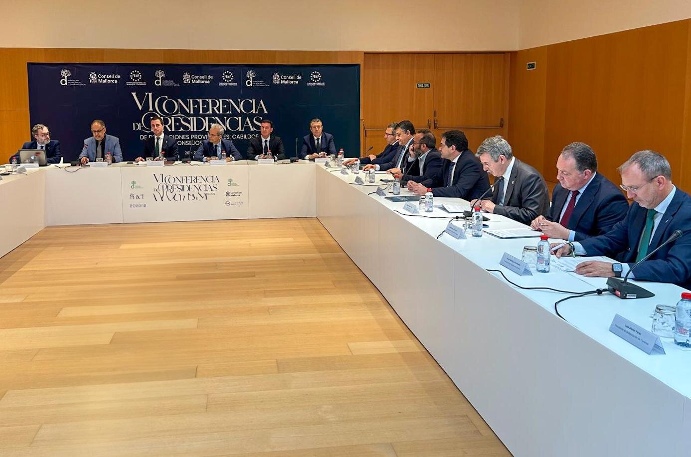 Mesa de trabajo en la Conferencia