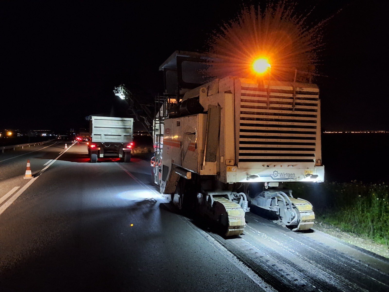 Trabajos nocturnos en la N-435