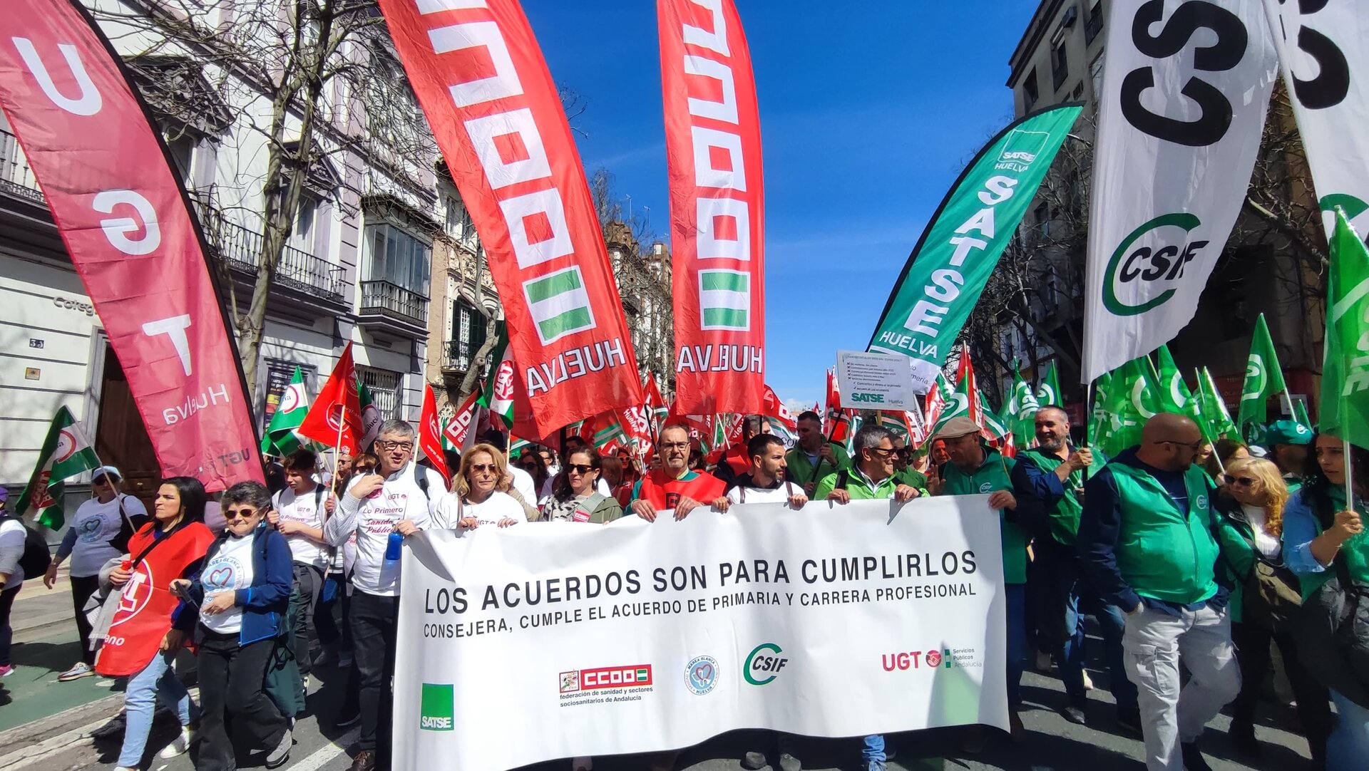 Dirigentes sindicales en la marcha