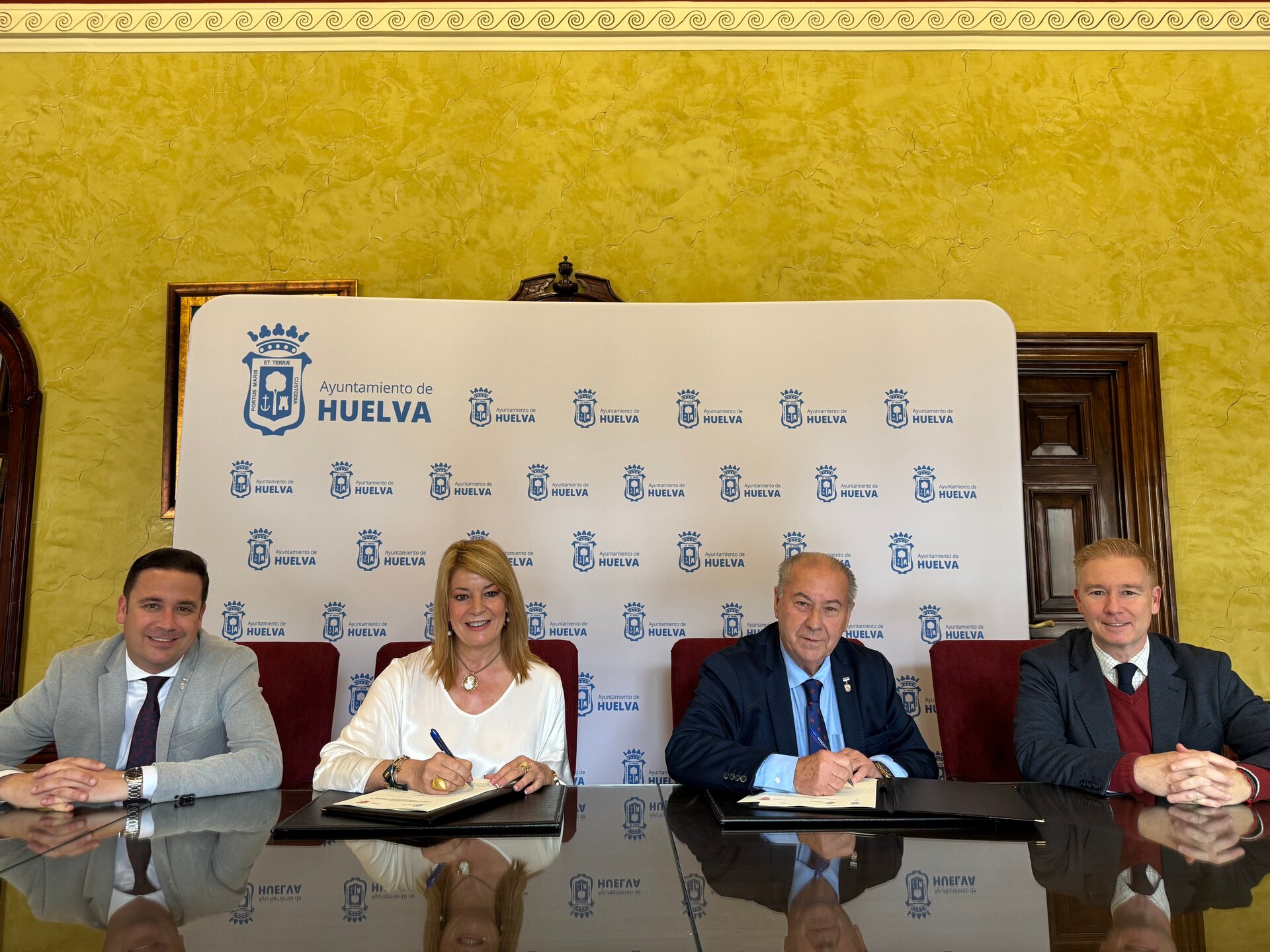 Firma Convenio Consejo Hermandades